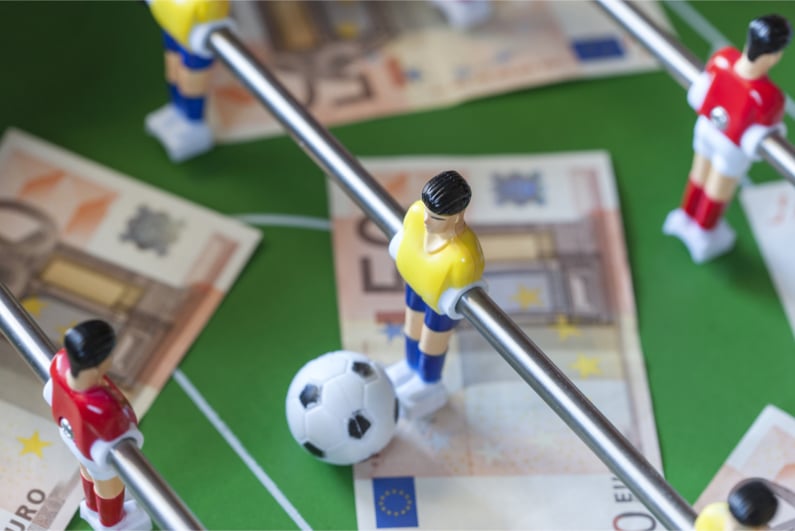 Table football players with cash